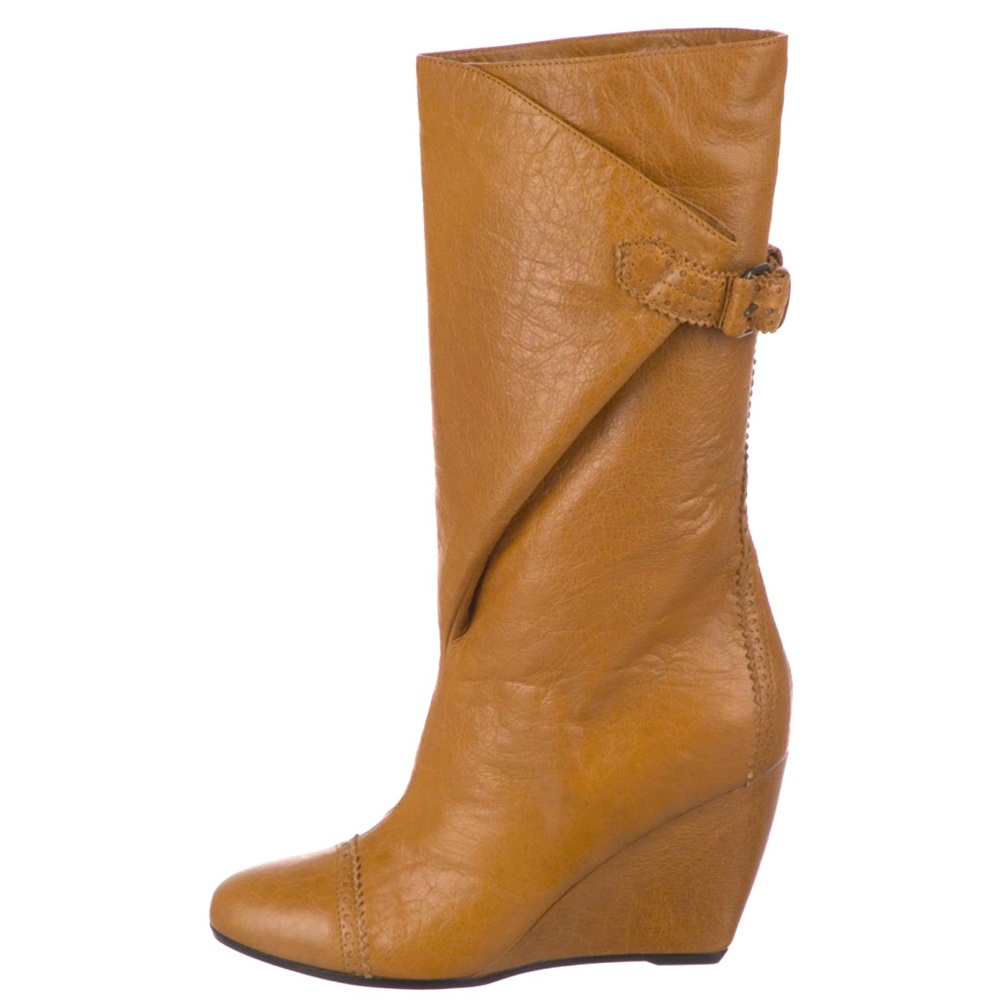 $985 Gorgeous and authentic Balenciaga boots EUC come with box